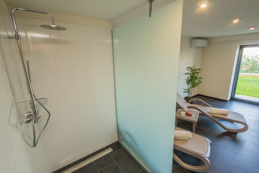 Villa Manus - Boutique Apartments Ловран Екстериор снимка