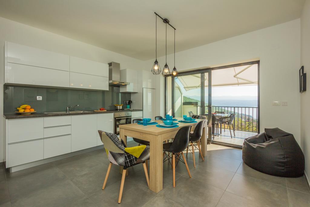 Villa Manus - Boutique Apartments Ловран Екстериор снимка