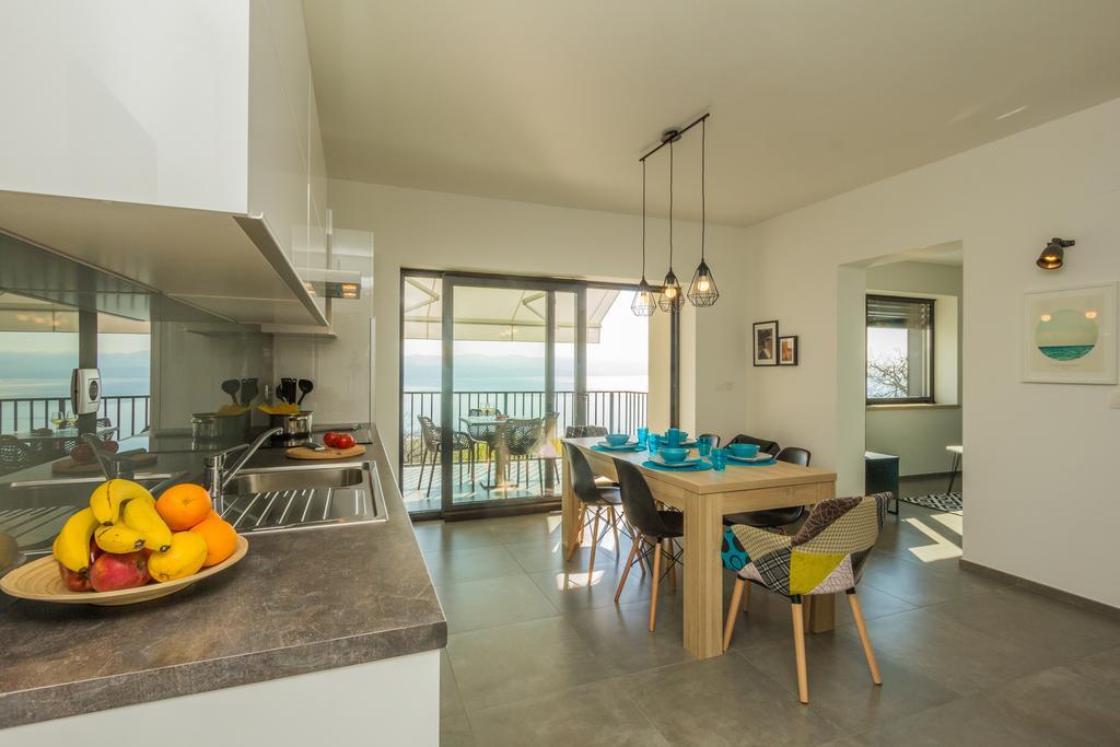 Villa Manus - Boutique Apartments Ловран Екстериор снимка