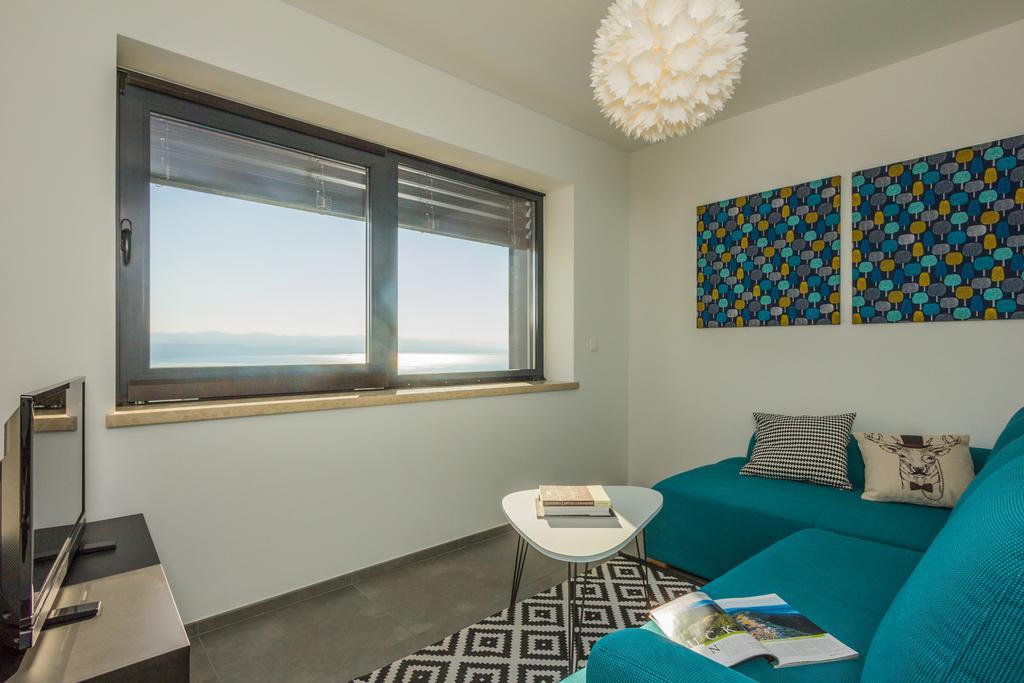 Villa Manus - Boutique Apartments Ловран Екстериор снимка