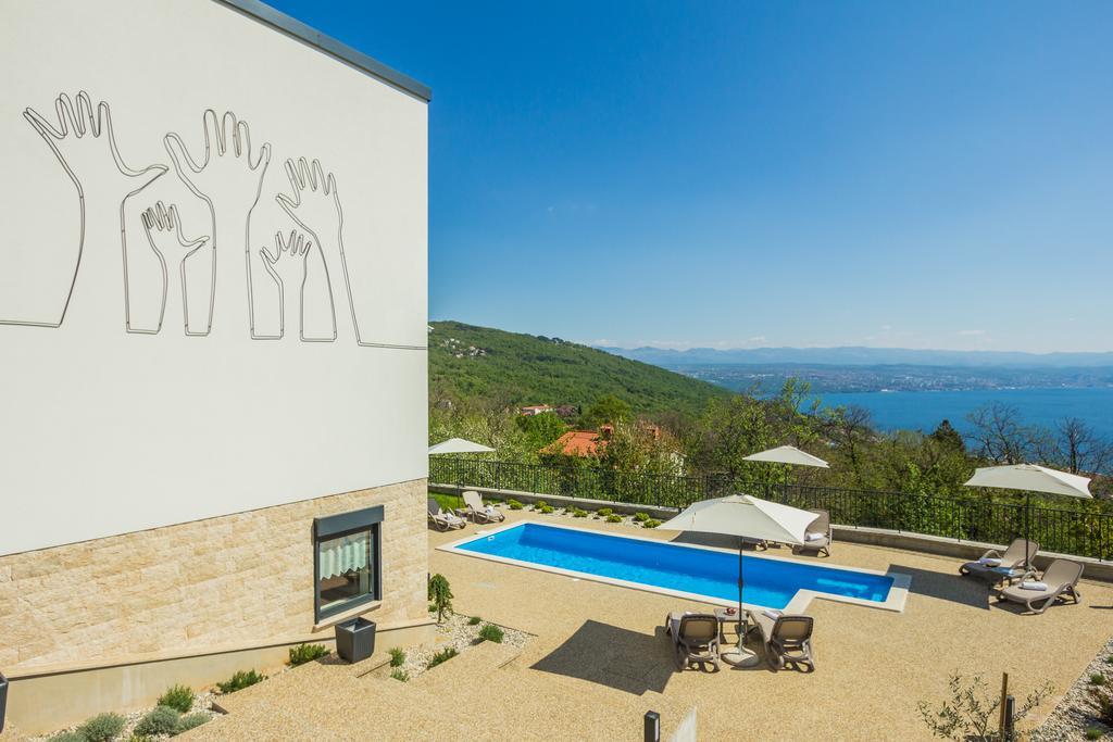 Villa Manus - Boutique Apartments Ловран Екстериор снимка