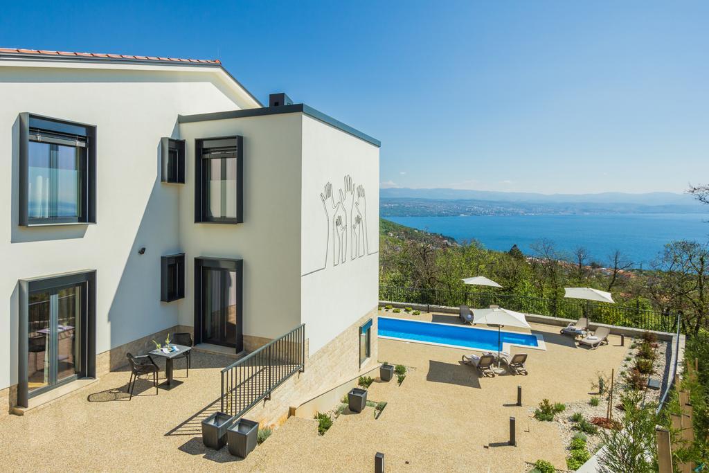 Villa Manus - Boutique Apartments Ловран Екстериор снимка