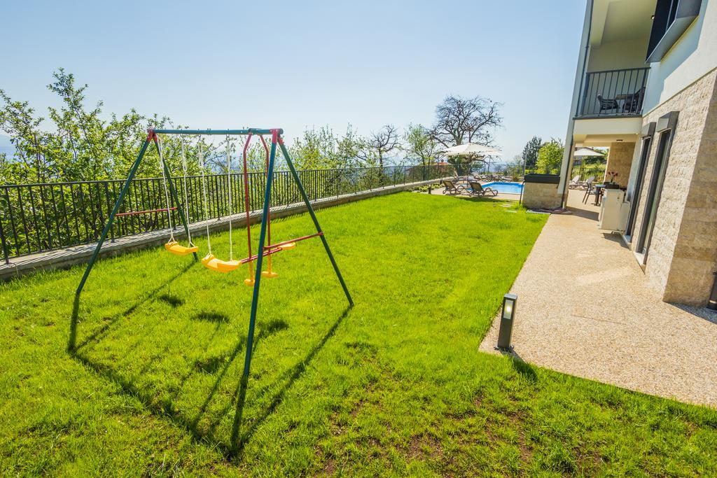 Villa Manus - Boutique Apartments Ловран Екстериор снимка