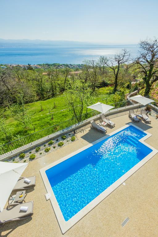 Villa Manus - Boutique Apartments Ловран Екстериор снимка