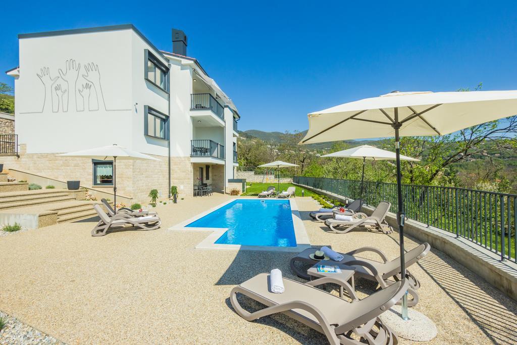 Villa Manus - Boutique Apartments Ловран Екстериор снимка